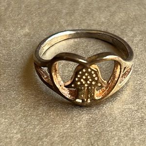 Vintage hippie peace balance sign ring heart shaped 2cm diameter